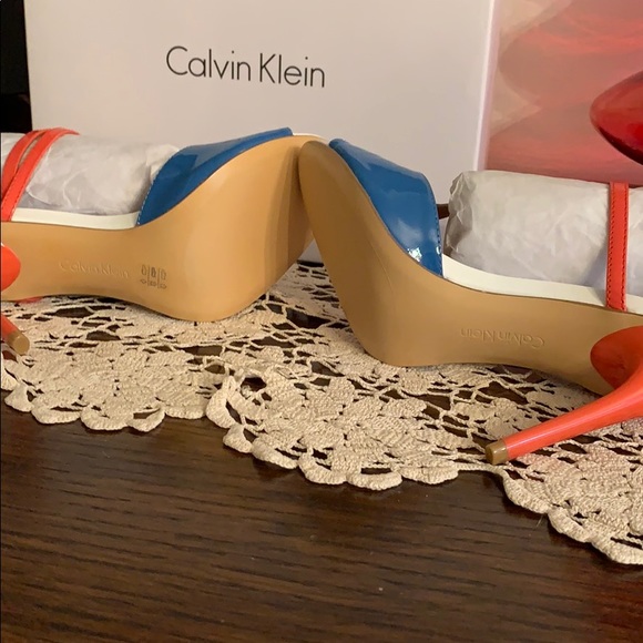 BNIB Calvin Klein leather heels - Picture 5 of 6